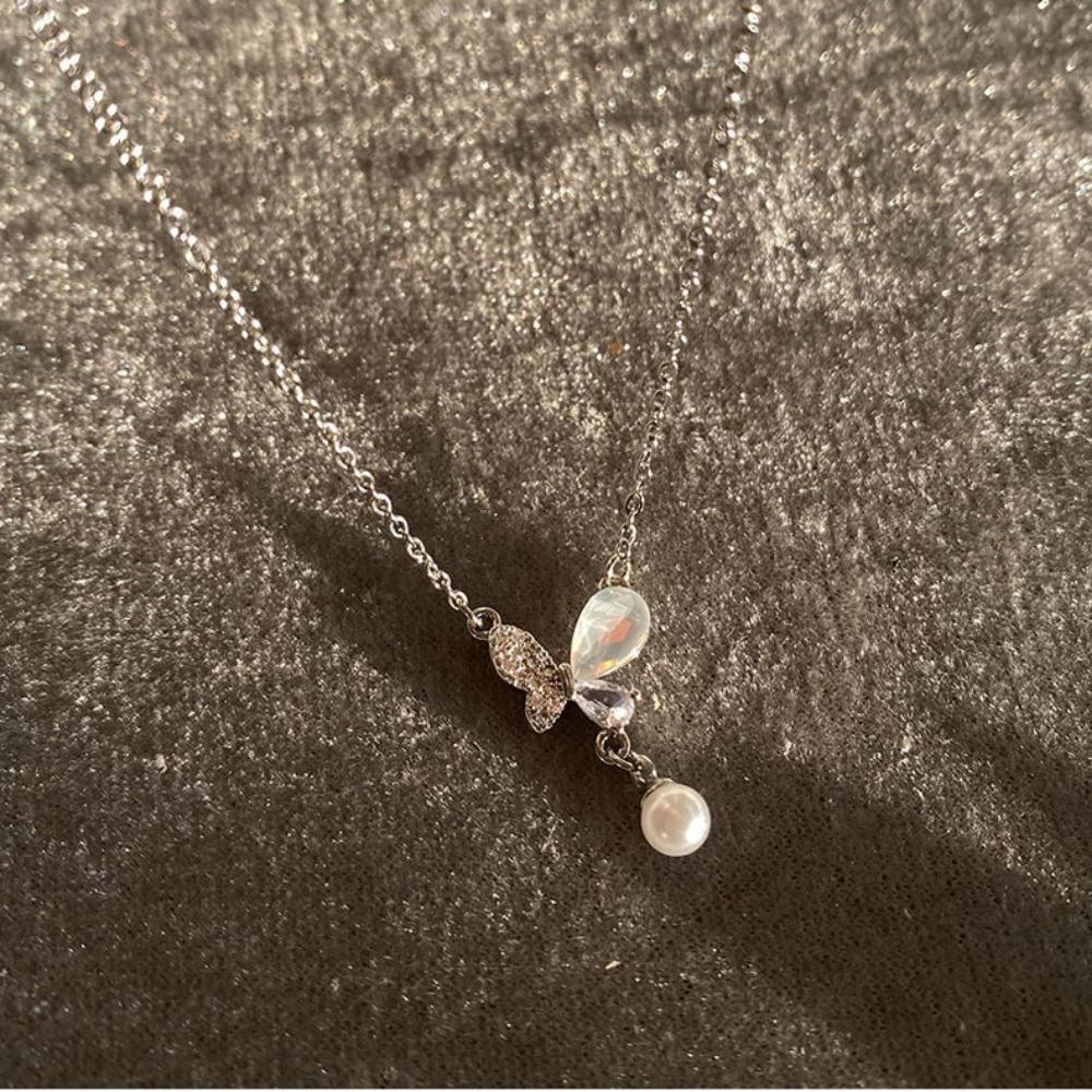 JMXD-Smart, Temperament Butterfly Necklace Women's High Sense Versatile Pearl Fringed Collarbone Chain