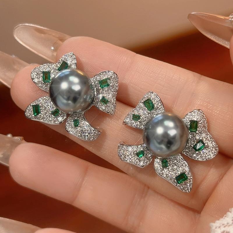 

Медь Дно Позолоченный Инкрустированный Изумрудный Жемчуг Комплект Серьги Ожерелье Бант Темперамент Сладкая Красивая Женщина