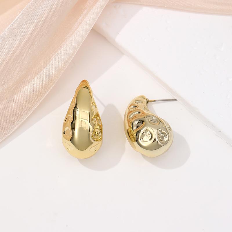 New product gold stud earrings light luxury retro geometric earrings feel fashionable and simple C-shaped gold stud earrings