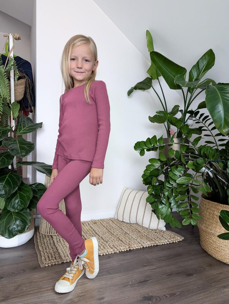 Long dziecięcy. Bawełniana bluzka dziewczęca z długim rękawem. Long dziecięcy. Bawełniana bluzka dziewczęca z długim rękawem. Ciemny róż 104/110