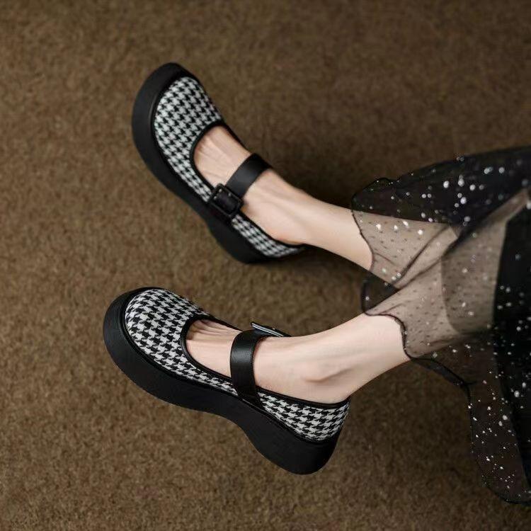 

Корейская версия Mary Jane 2024 Весна Новая мода Неглубокий вырез Повседневные цветные универсальные туфли на толстой подошве с высоким каблуком 39 чёрный