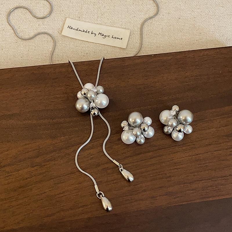 Niche Design Sense Fireworks Pearl Pull-Up Necklace Stud Earrings Women'S French Retro Personality Versatile Neck Chain Sweater Chain