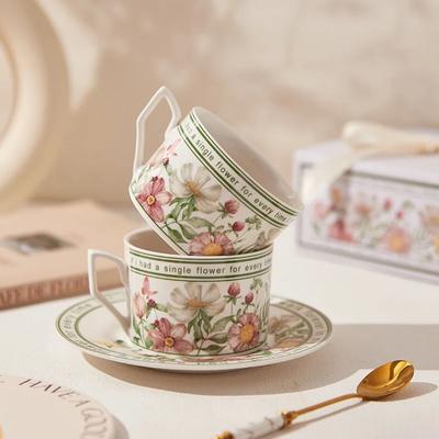 Yeni Fransız Retro Seramik Kupa 350ML Zarif Çiçek Kahve Fincanı ve Tabağı Öğleden Sonra Kamelya Çay Fincanı Romantik Hediye Su Fincanı