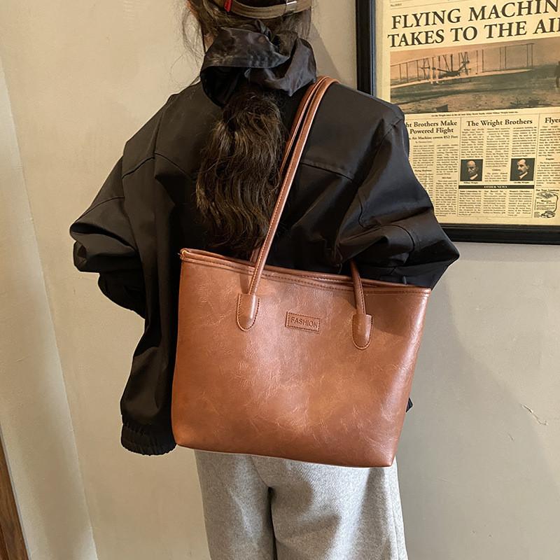 Street Style Large Capacity Womens Tote Bag With Zipper Closure And Internal Phone Pocket