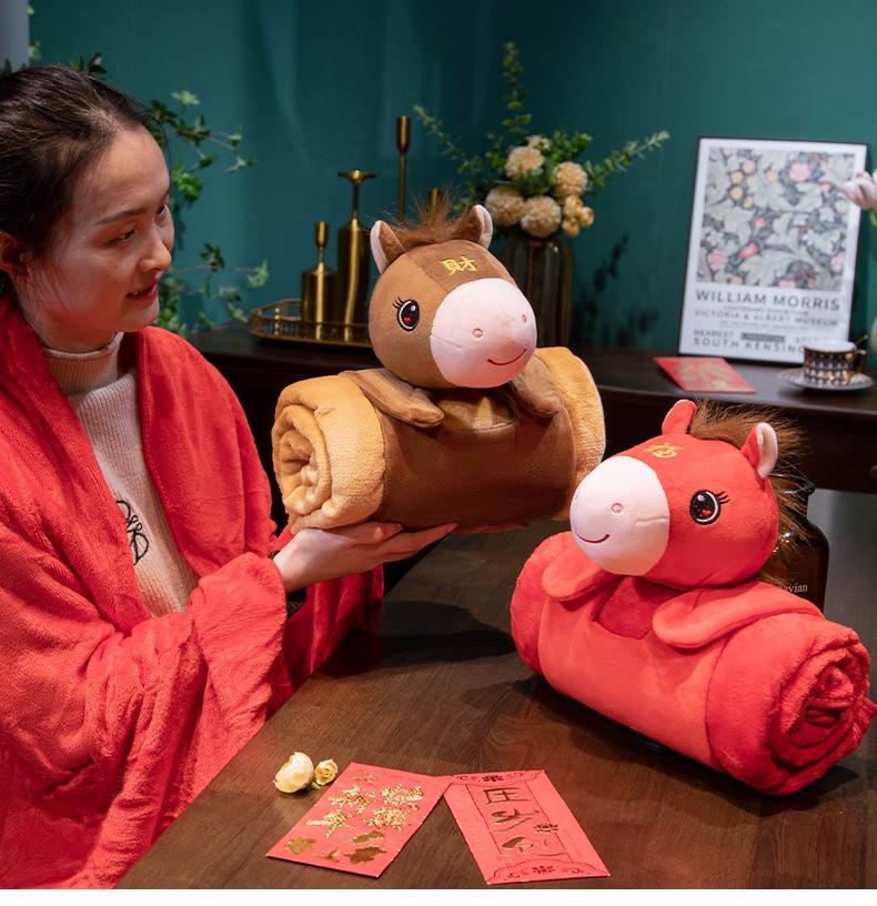 Coperta-Cuscino Peluche Cavallo 2026 – Morbido Pile per Sonnellini & Aria Condizionata, Perfetta per Eventi Aziendali