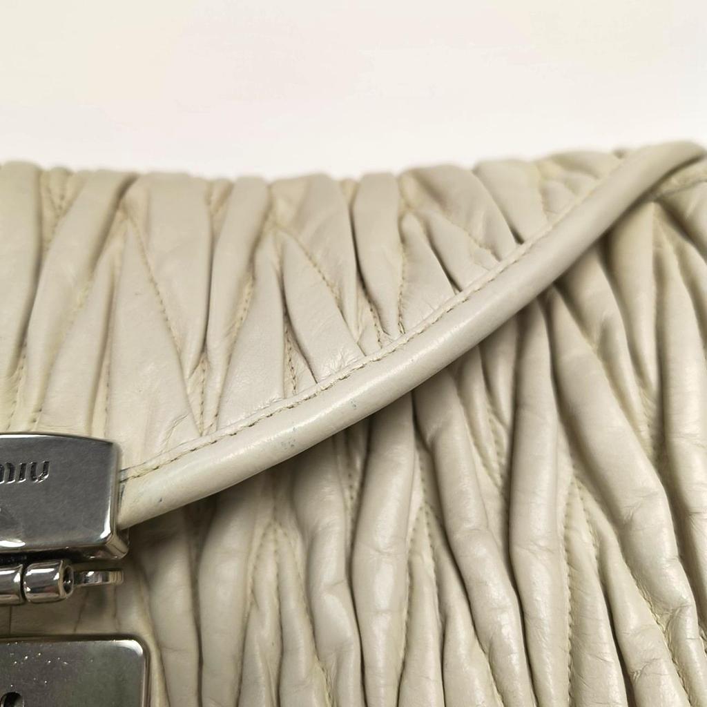 [Pre-Owned] Matelassé Fashion Chain Small Calfskin Handheld Shoulder Crossbody Bag - Good #1TTVBQZ