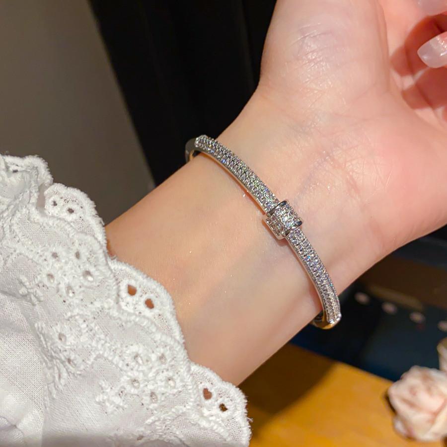 Copper Plated Geometric Bracelet With Irregular Shapes For Fashionable Women