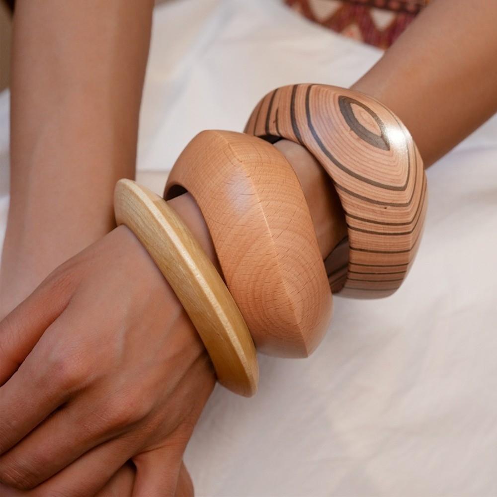 Texturovaný dřevěný náramek Široké geometrické náramky Vintage dřevěné náramky Šperky