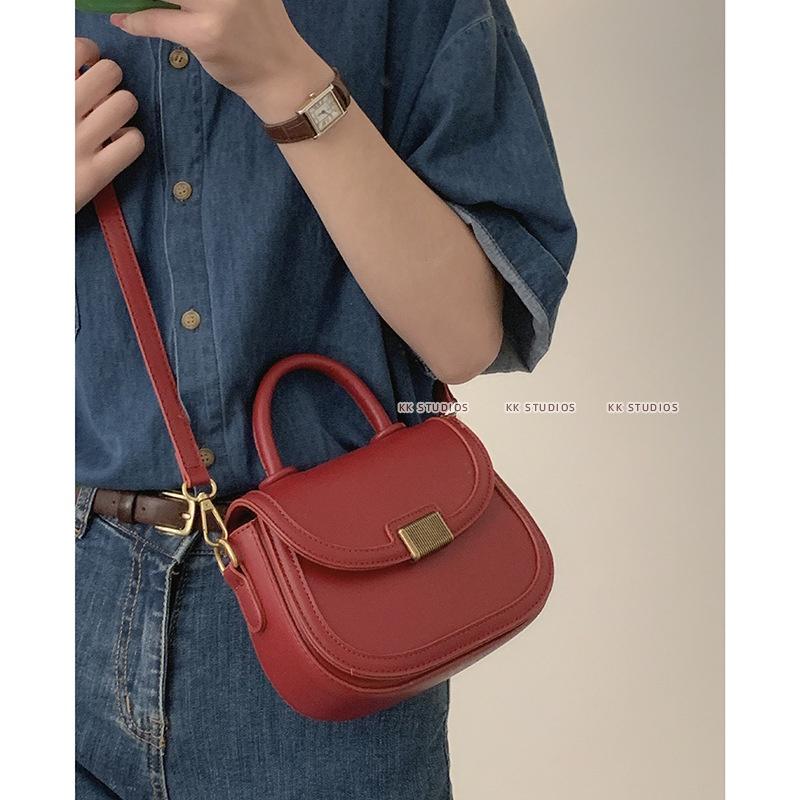 IELGY retro portable simple fashion shoulder messenger bag