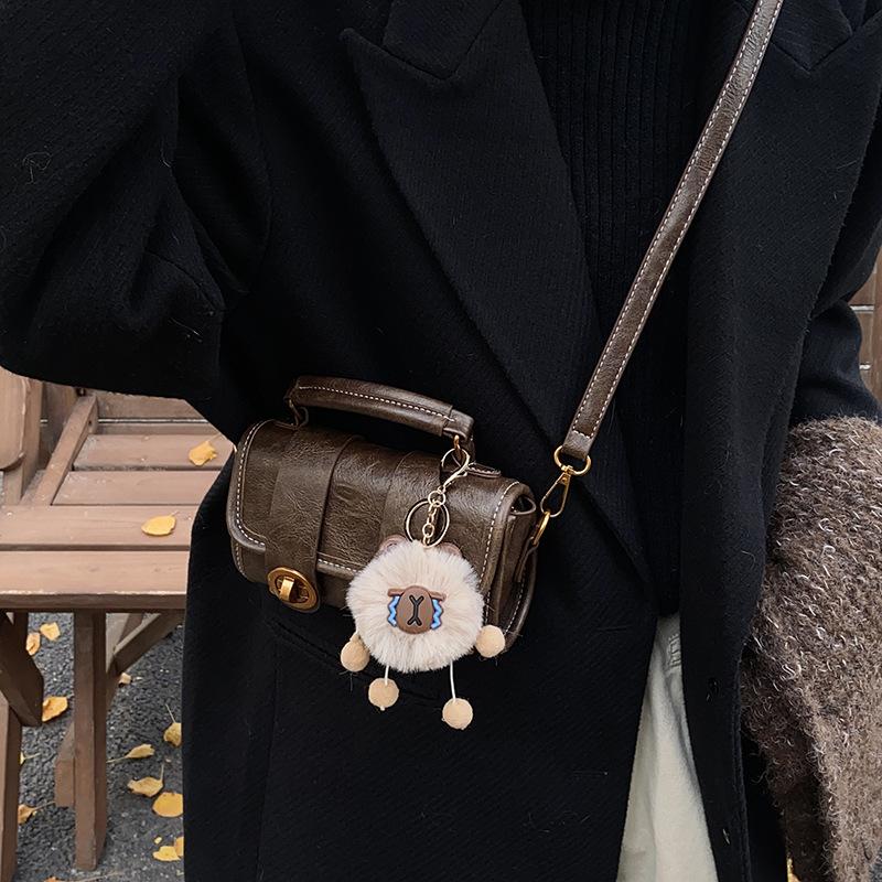 Retro portable small bag women's 2025 new versatile shoulder bag fashion pillow-type lock messenger bag