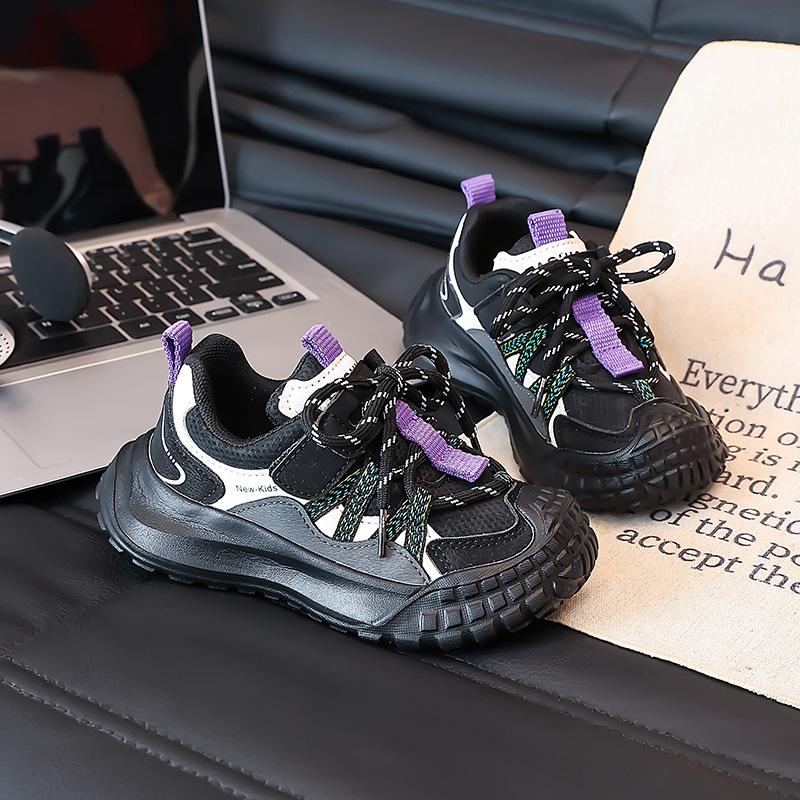 

Детская спортивная обувь 2025 осень новая мальчиковая легкая обувь на шинах для детей среднего и старшего возраста студенческая повседневная обувь обувь для девочек 31 чёрный