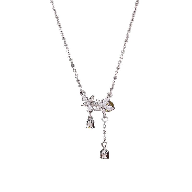 Lily Flower Wind Chime Necklace - Light Luxury Clavicle Chain for Women, High-End Design, Sweet and Elegant.