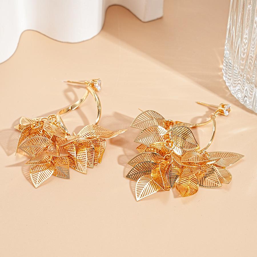 

Модные серьги-подвески для женщин золотой