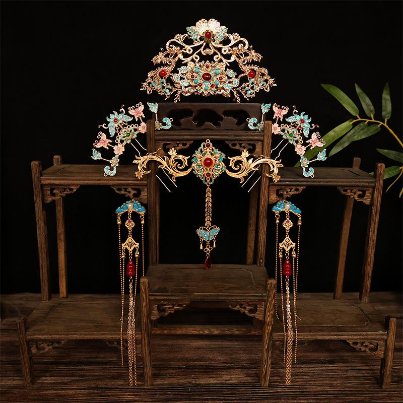 Tang Dynasty Gold Hair Accessories Set: Hanfu Retro Headdress with Hairpins, Forks, and Combs.