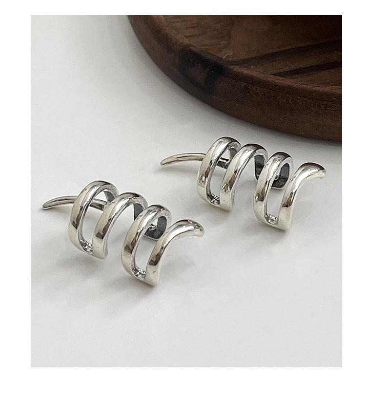Korean S925 Sterling Silver Geometric Ear Clip for Women - No Piercing Required, Stylish and Simple Niche Jewelry.