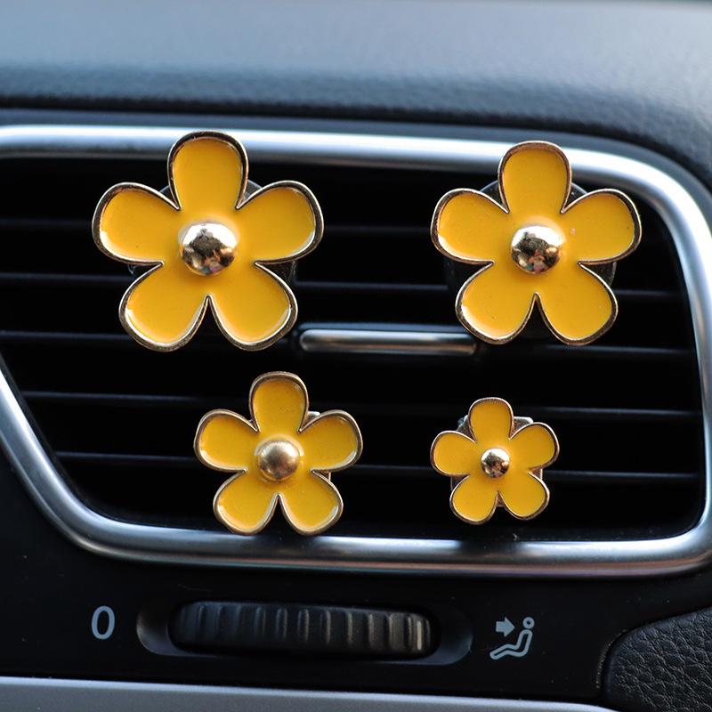 Women's Flower Car Interior Aromatherapy Vent Clip Set - 4 Pieces
