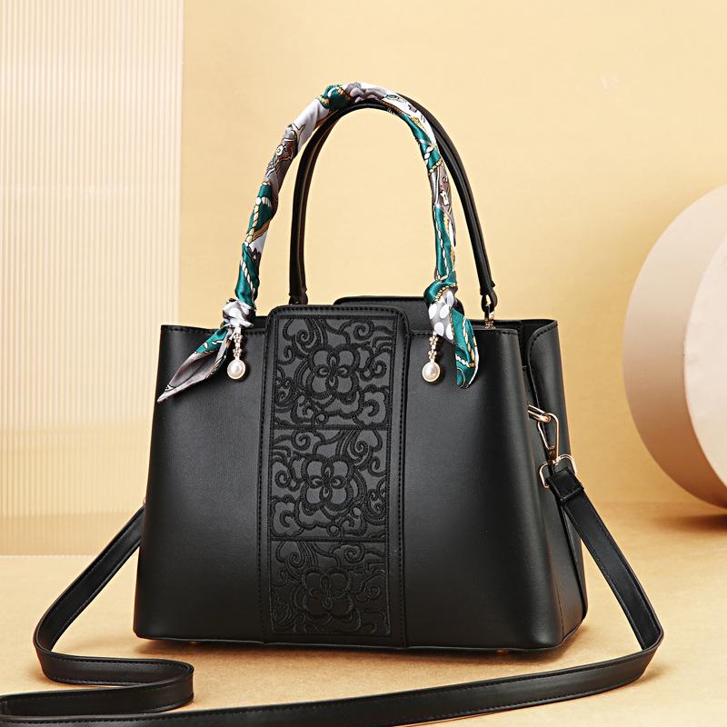Wedding bag women 2025 new large capacity shoulder messenger bag premium handbag red bridal wedding bag
