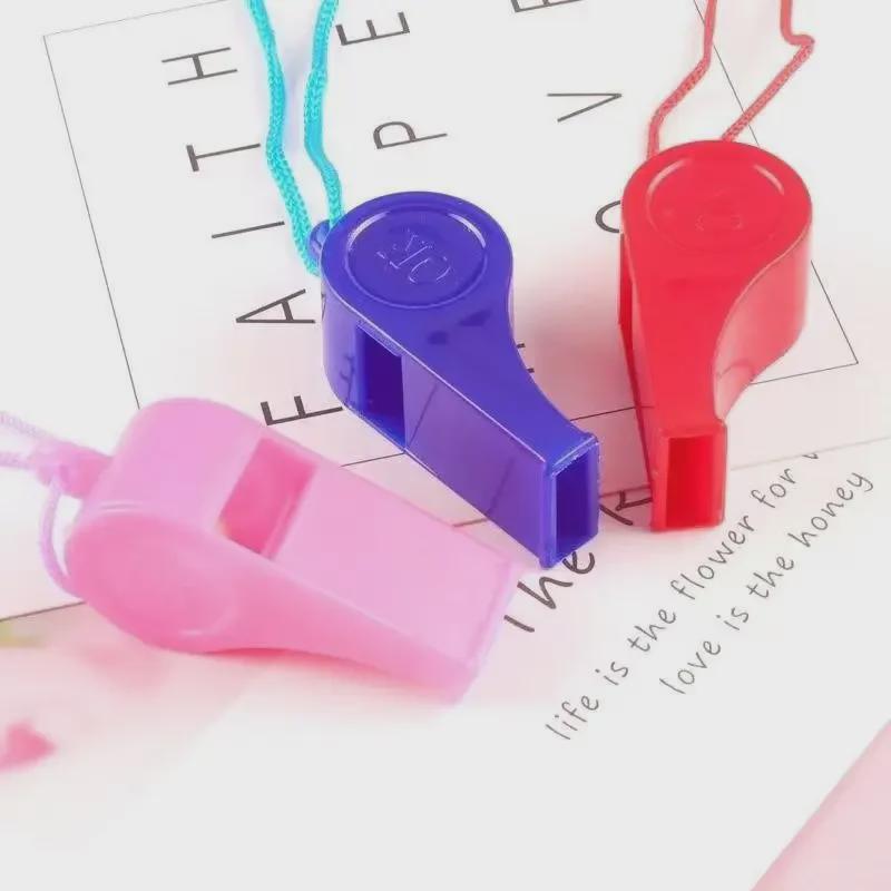 Barevná plastová píšťalka pro rozhodčí se šňůrkou na šňůrku pro sportovní akce