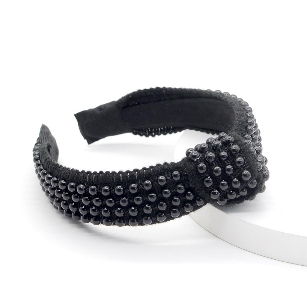 A large pearl fashionable, trendy and simple wide-edge pearl hair band is selling well. Hair clips, hair bands and hair accessor