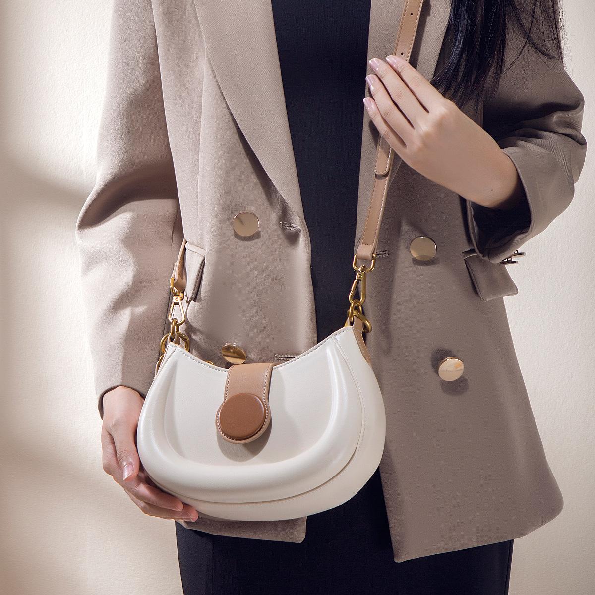 

Премиальная сумка-седло 2025 новая сумка через плечо под мышку в этом году популярная портативная женская сумка повседневная сумка-мессенджер женская сумка белый