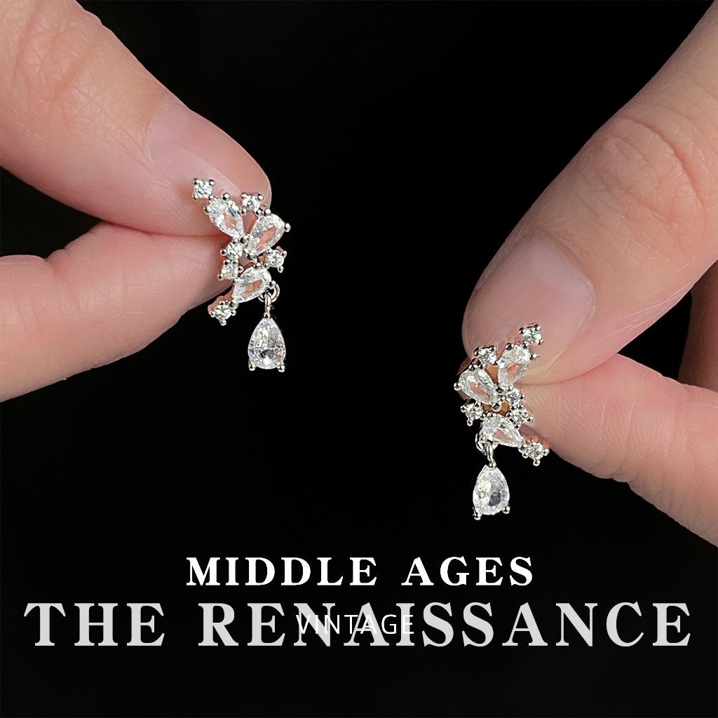

Medieval style full of water droplets, leaves, zircon earrings, temperament elegant style earrings, women