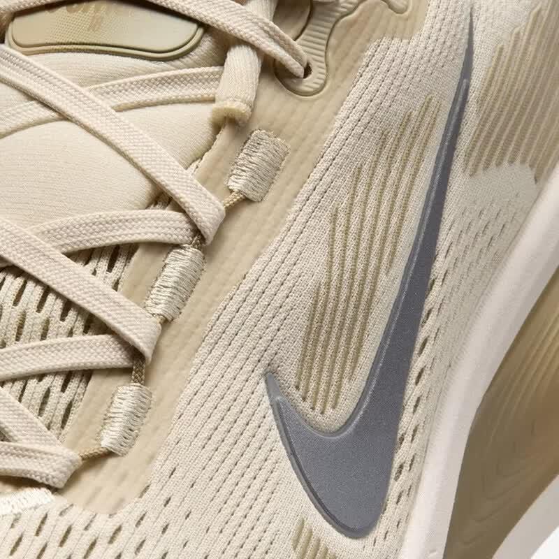 Nike Men's Vomero 18 ESS Running Shoes