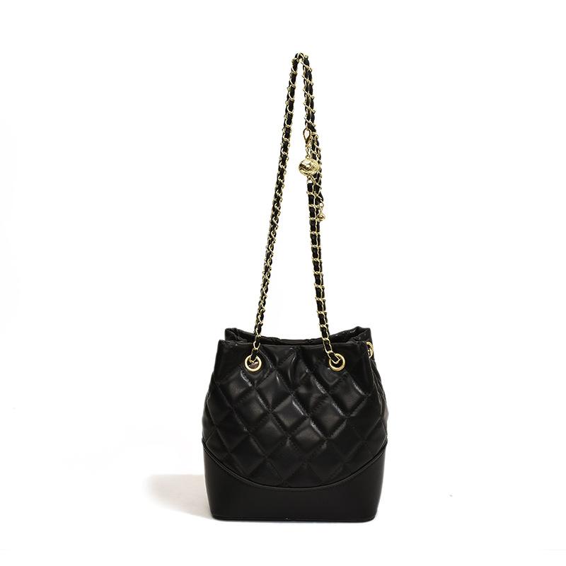 

Вместительная модная сумка-цепочка ромбовидной текстуры, новая весна 2025, универсальная сумка-ведро на одном плече/через плечо для женщин чёрный