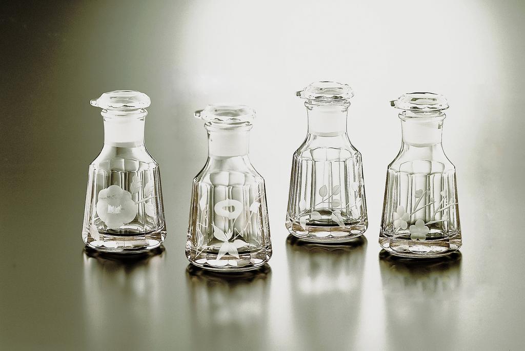 Hirota Glass Soy Sauce Dispenser Edo Hana Kiriko Summer Morning Glory Design 272-B