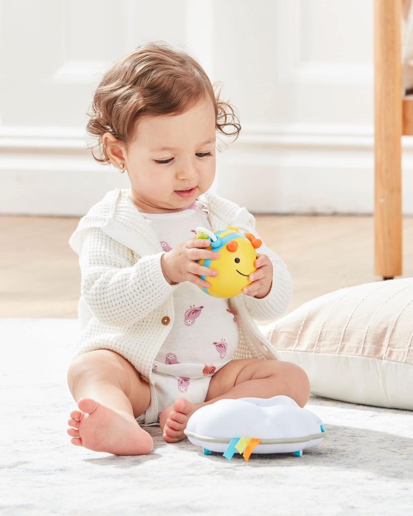 SKIP HOP SKIPHOP Crawling Practice Toy for Babies 5 Months and Up, Light and Sound Stimulation, Bee Spiral Toy, TYSH303108