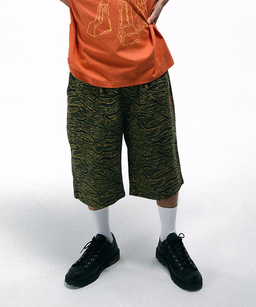 YESEYESEE C Logo Wide Shorts Camo