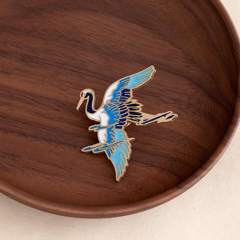 Brosche Kran & Hirsch im chinesischen Stil mit Lotus und Koi - Kreatives Retro-Metallpin-Accessoire