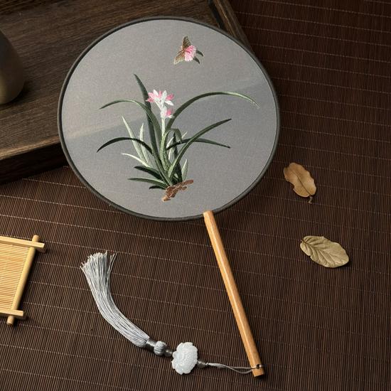 Double-Sided Suzhou Embroidery Round Fan: Ancient Hanfu Dance Accessory