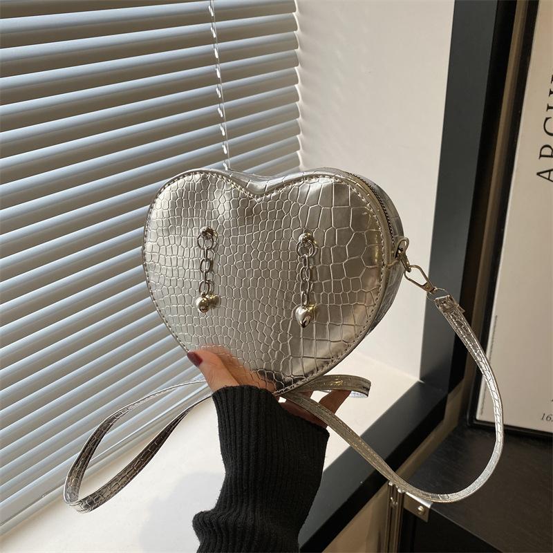 2025 new fashion creative personality love chain pu small satchel Korean version of foreign style high sense women's tide shoulder bag