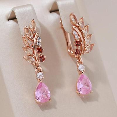 Orecchini pendenti a forma di piuma geometrica con zirconi per donne Gioielli vintage alla moda color oro Accessori eleganti per feste
