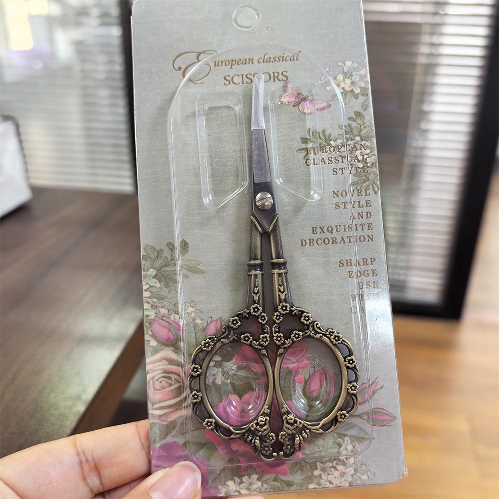 

1 шт. Ножницы в классическом винтажном стиле для нейл-арта, маленькие профессиональные для шитья ткани и рукоделия дома, инструменты для ногтей из нержавеющей стали
