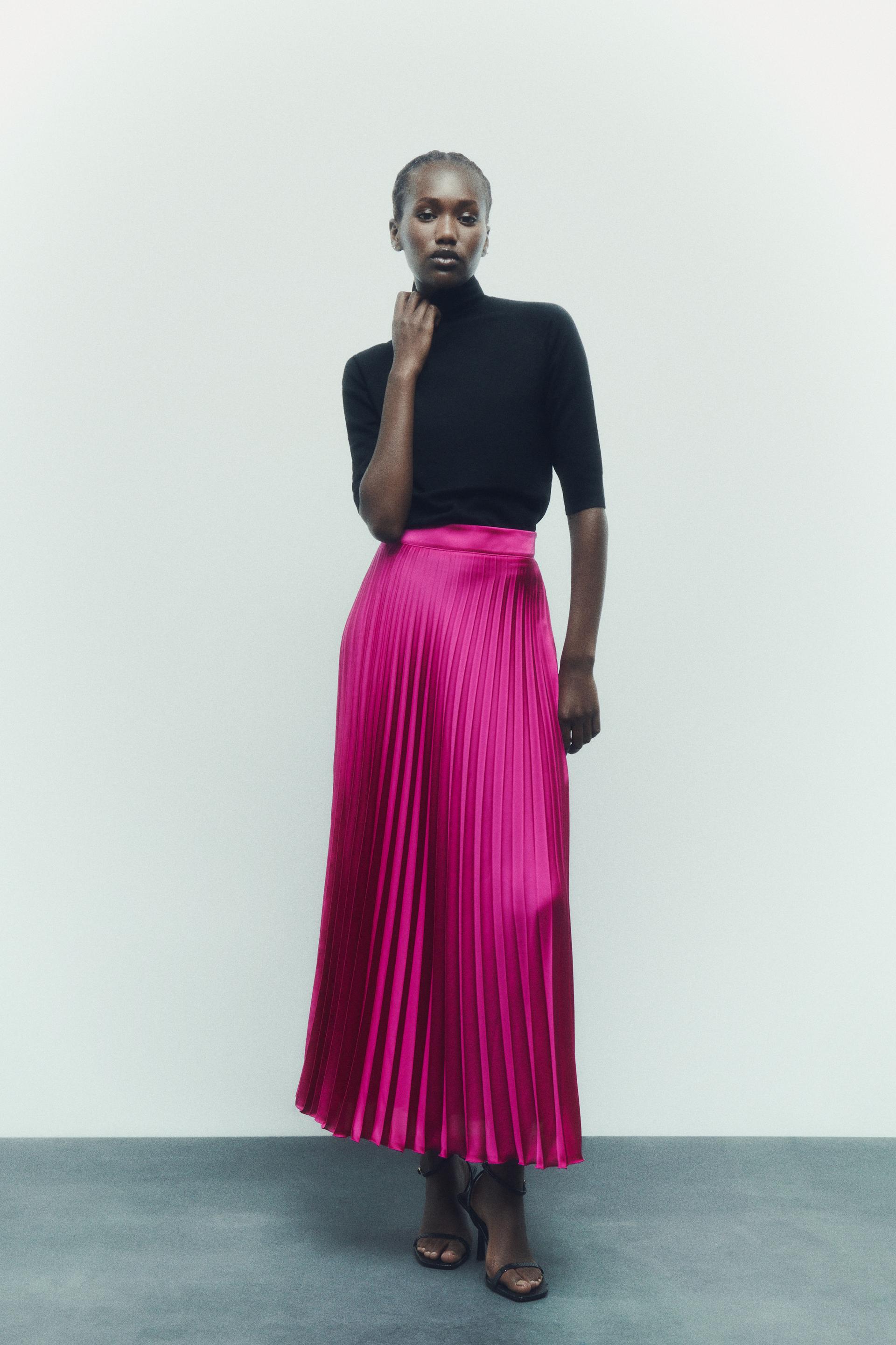 

SATIN PLEATED SKIRT