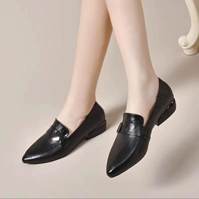 

Темпераментные универсальные женские маленькие кожаные туфли одинарные туфли женские новые весенние толстый каблук с юбкой с мелким вырезом женские туфли 35 чёрный