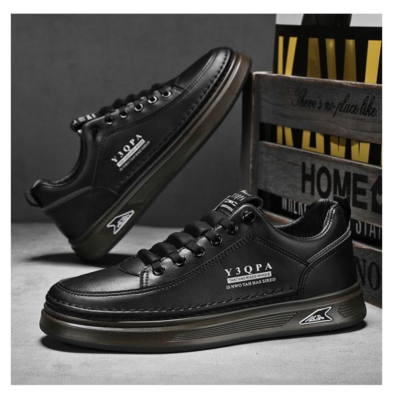 2026 new men's white shoes men's breathable casual board shoes versatile sports trendy new men's shoes