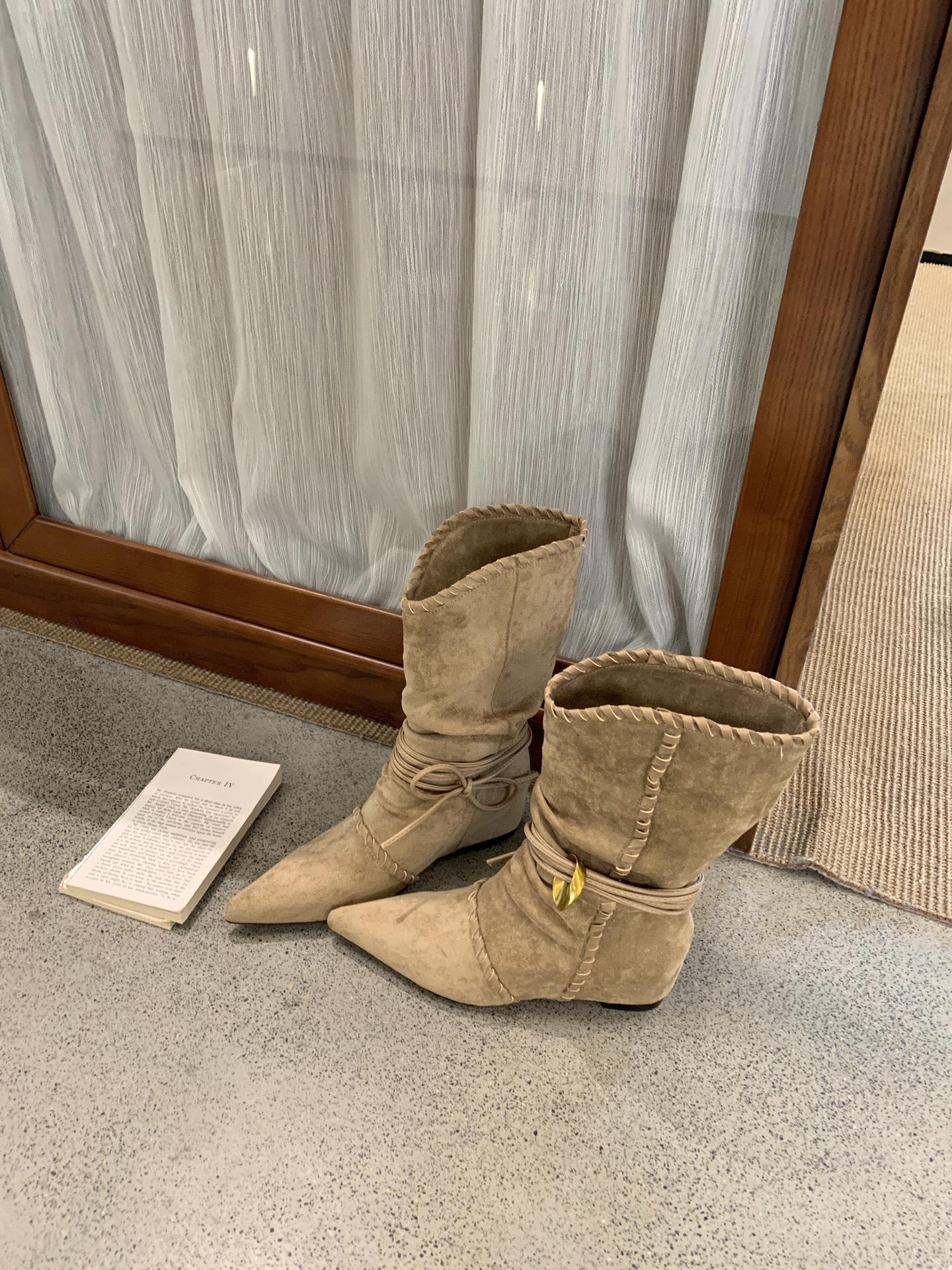 

Модные замшевые тонкие рыцарские ботинки на внутренней платформе для женщин, новинка осени и зимы 2025 года, остроносые ковбойские ботинки в западном стиле на наборном каблуке 40 хаки