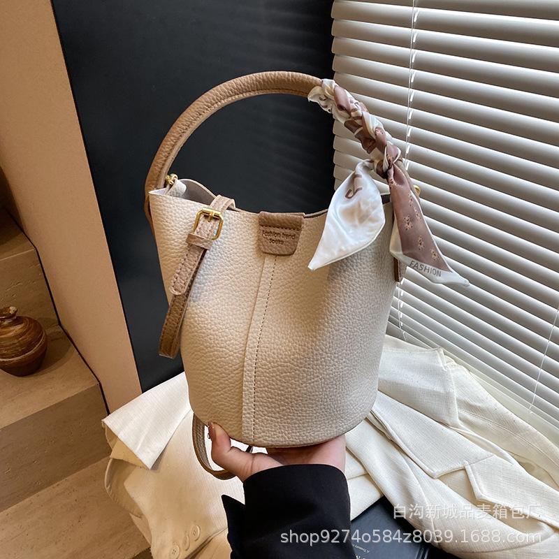 

Lychee pattern soft surface bag women s 2025 new popular contrasting color portable mother bucket bag fashion casual messenger bag