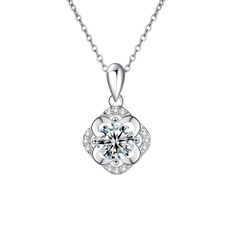 Sterling Four Leaf Clover Pendant Necklace Women With Moissanite Stone Lightweight Luxury Choker Chain