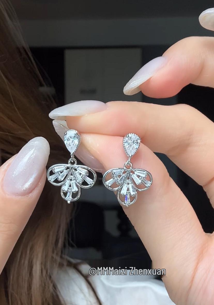 Zirconia Water Drop Flower Studs: Elegant Slimming Earrings for Women