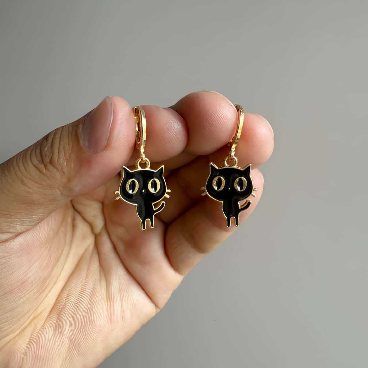

Creative Personality Black White Funny Little Cat Dangle Earrings for Women Cute Cartoon Animal Gold Color Hoop Earrings Jewelry чорний