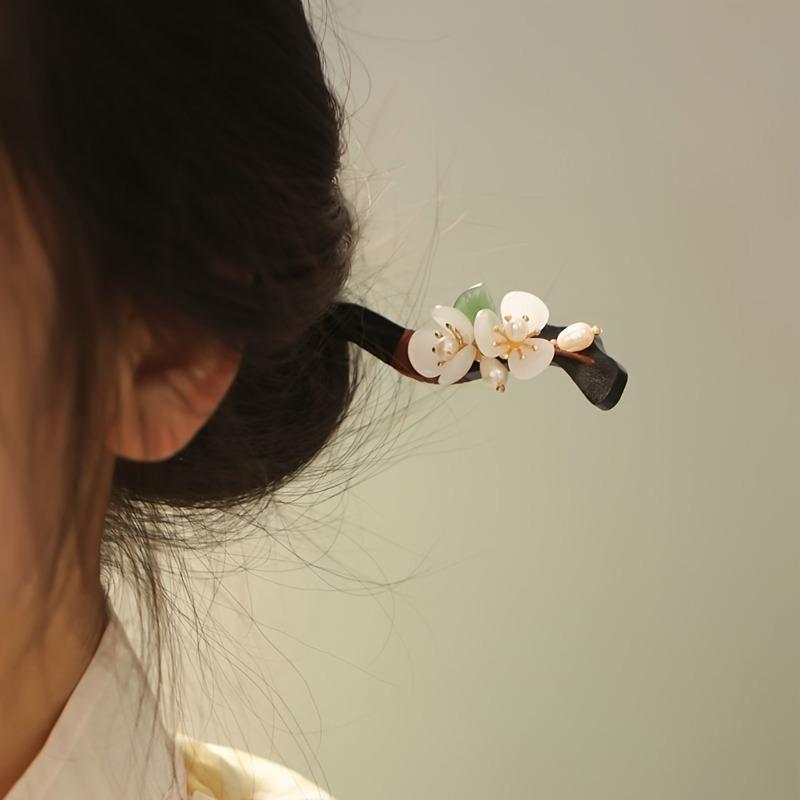 New Chinese Style Wooden Antique Style White Magnolia Flower Hairpin Back of the Head Coiled Hair Tied Hair Qipao Hanfu Hairpin