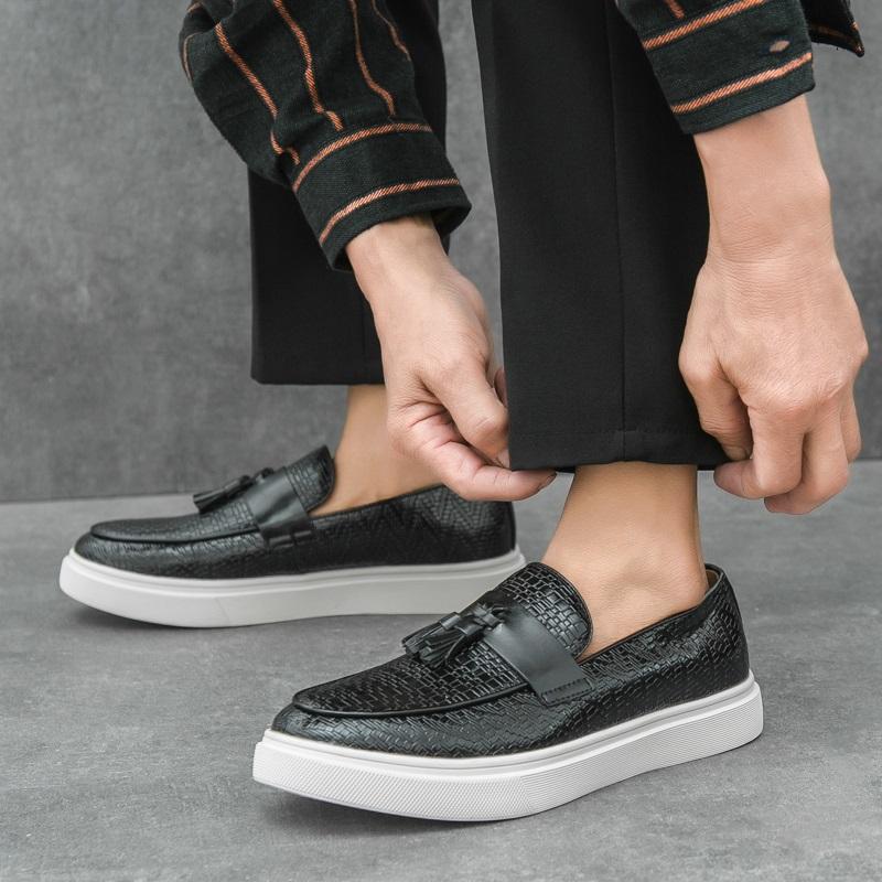 New Men Formal Designer Tassels Patent Leather Shoes Fashion Slip On Loafers Wedding Male Office Dress Casual Footwear