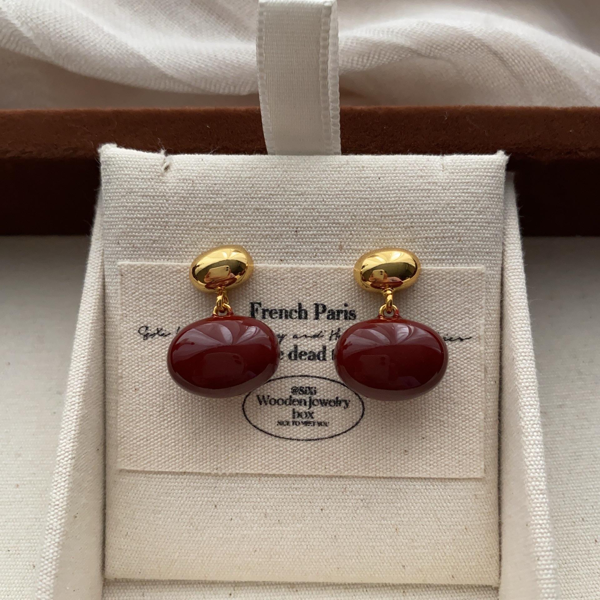 Custom Red Simple Oval Earrings Retro Elegant Autumn And Winter Earrings Modern Light Luxury Niche Unique Earrings