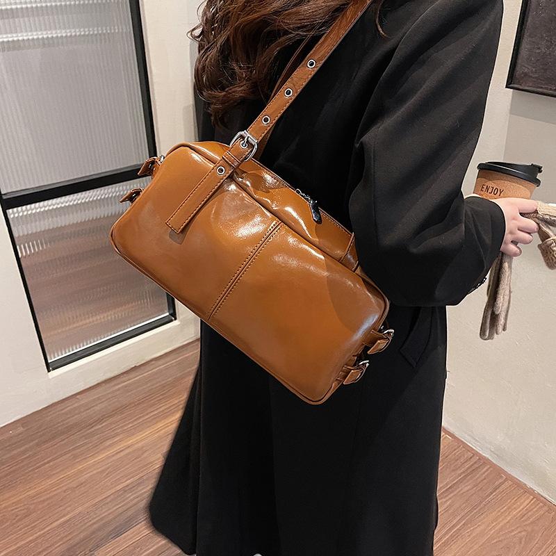 Underarm work commuter bag women's large capacity 2025 new casual retro shoulder handbag women's pillow bag
