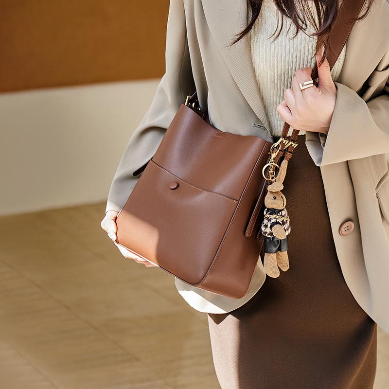 Mrs. Qiao Women's Bag 2025 Bucket Bag Female 2023 Large Capacity Shoulder Bag Crossbody Bag Genuine Leather Women's Bag