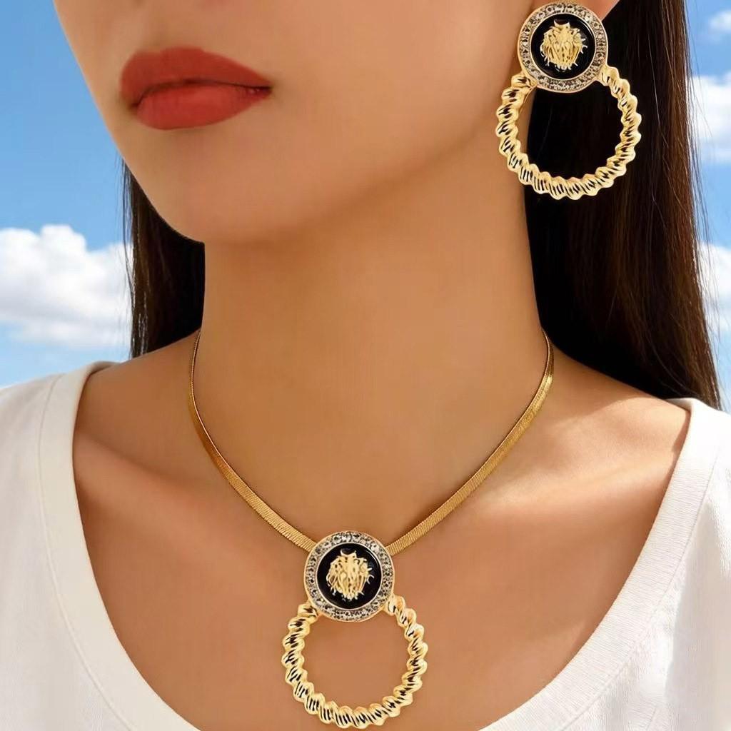 Collana Pendente Linea Geometrica Minimalista con Design Svuotato