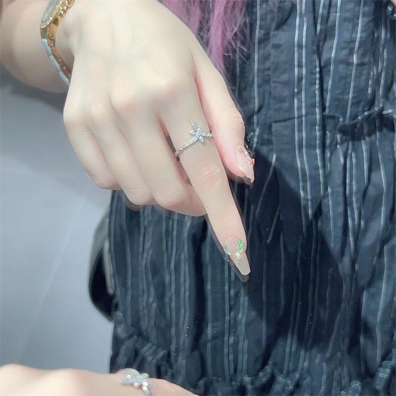 Elegant Winter Floral Women's Ring – Simple, Versatile, Non-Fading Index Finger Accessory